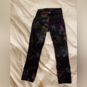 Lululemon women’s cropped leggings